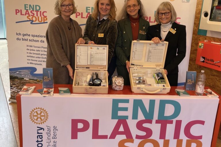 neuer-bildungskoffer-end-plastic-soup 2