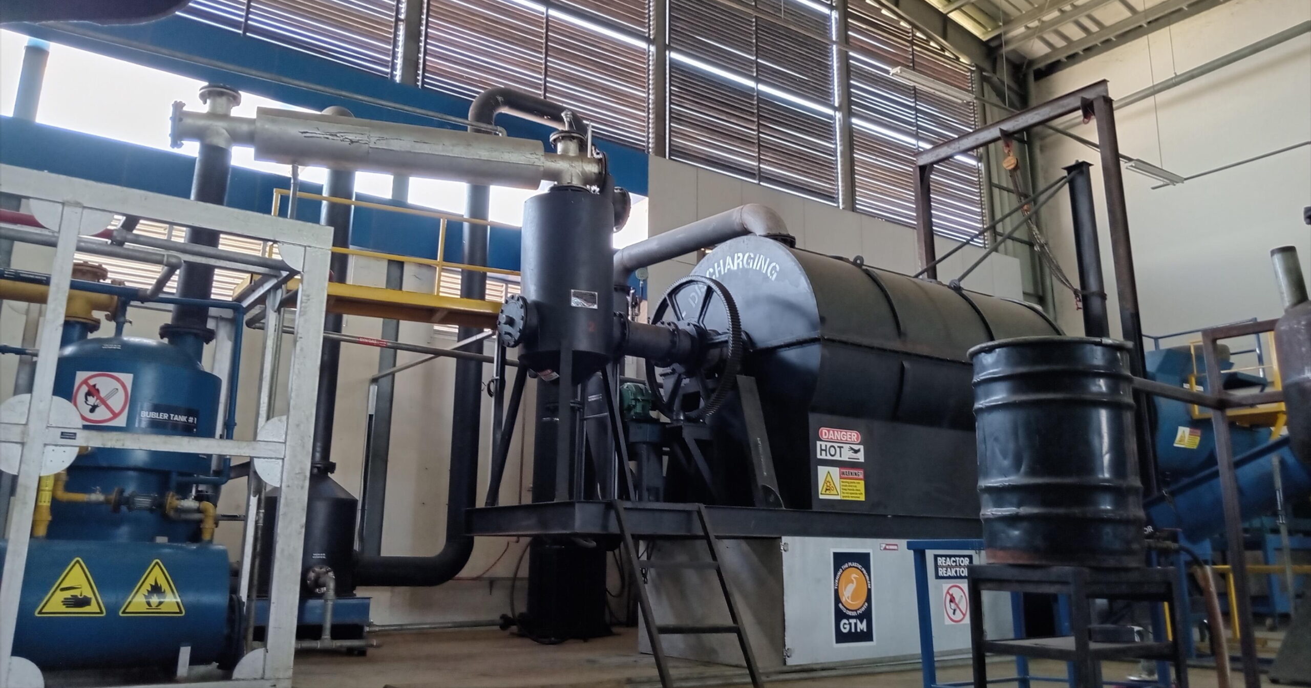 Pyrolysis machine